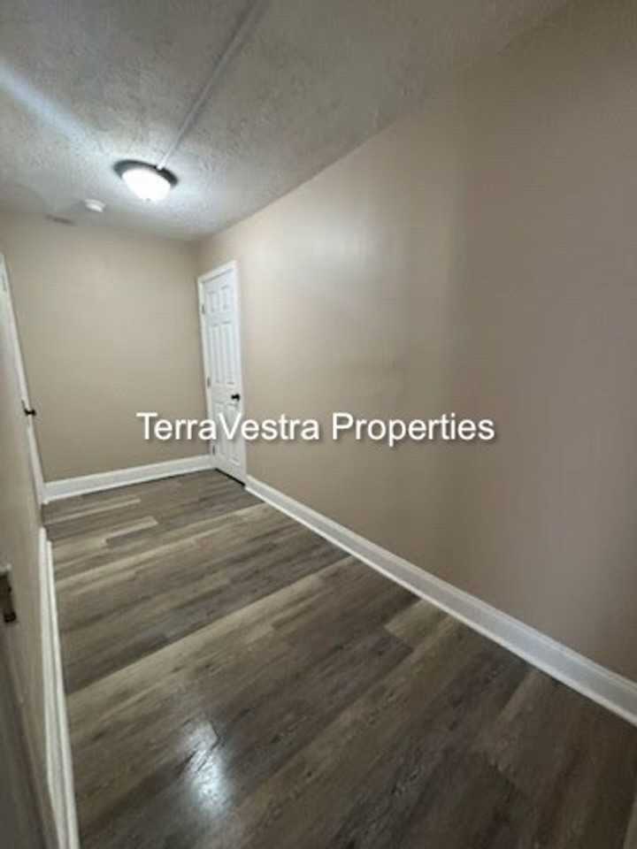 237 Morris St - Photo 6 of 11