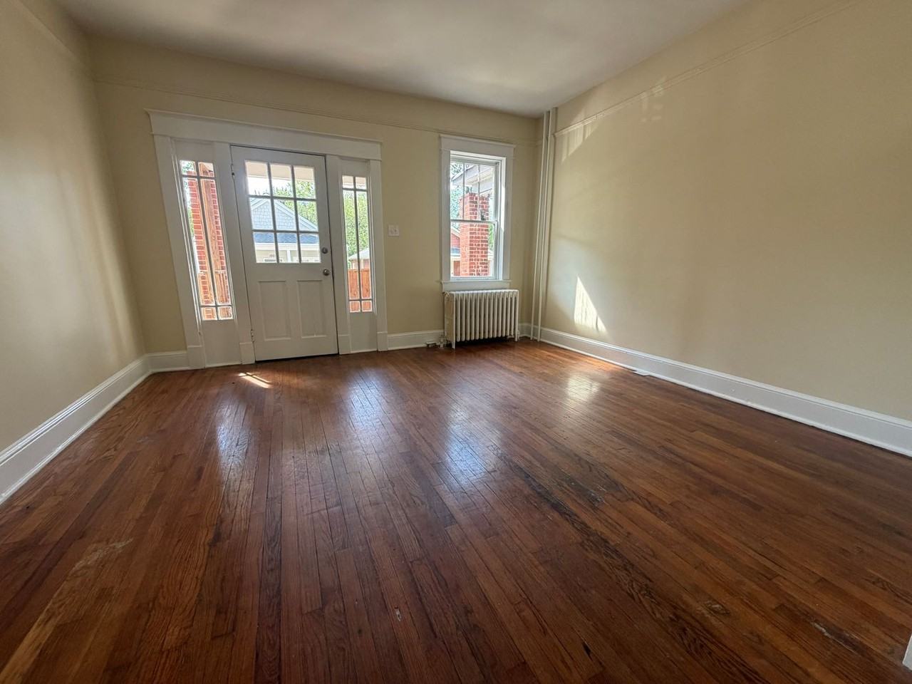 1003 Bank St - Photo 3 of 18