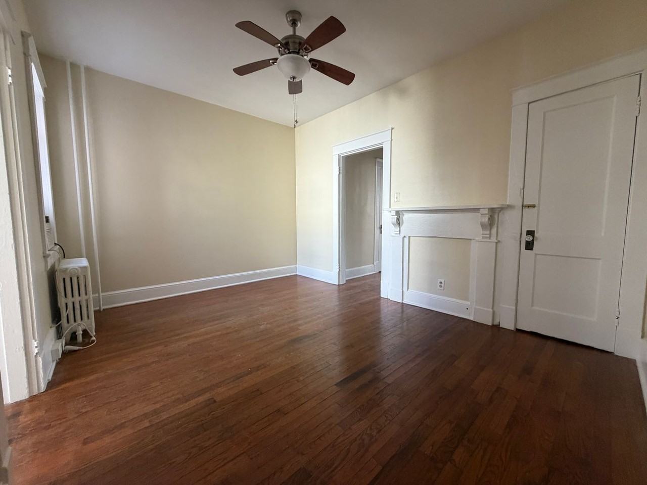 1003 Bank St - Photo 5 of 18