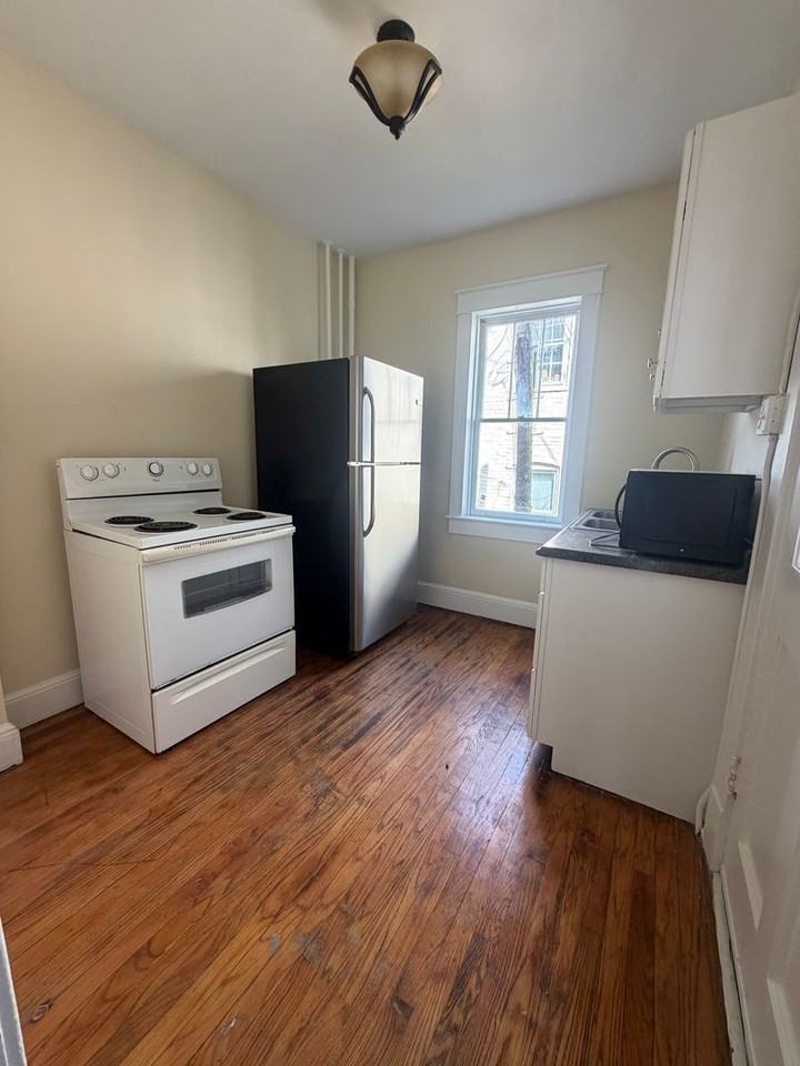 1003 Bank St - Photo 6 of 18