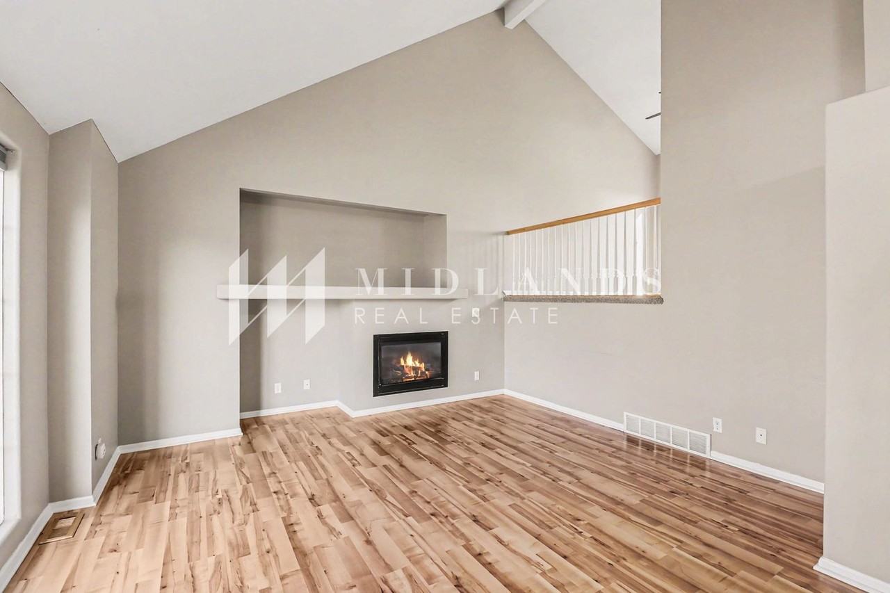 11612 Monroe St - Photo 2 of 15