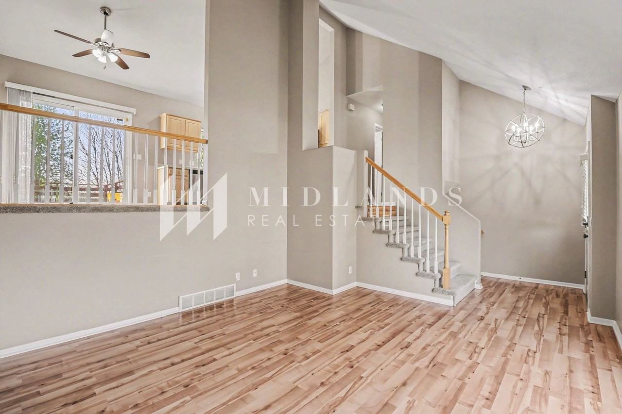 11612 Monroe St - Photo 3 of 15