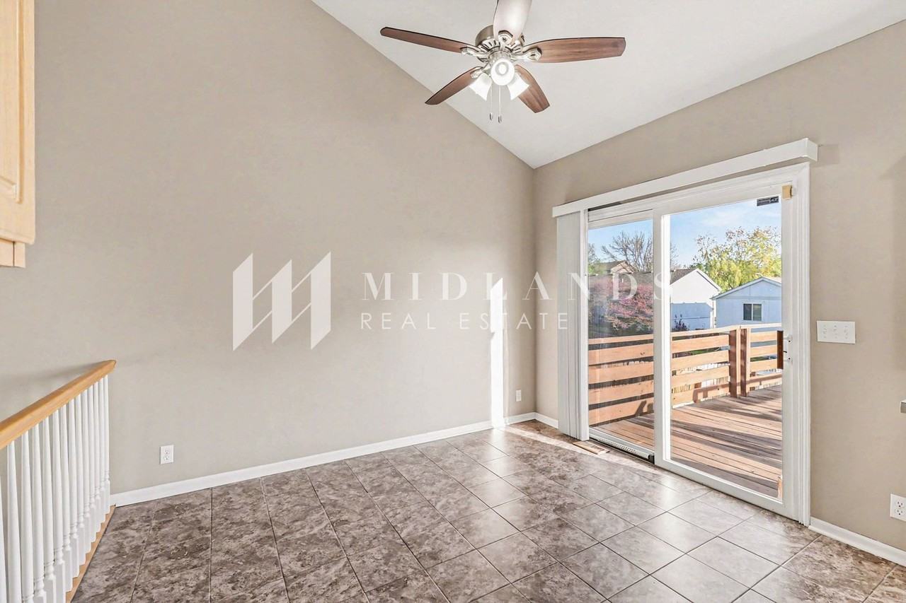 11612 Monroe St - Photo 5 of 15