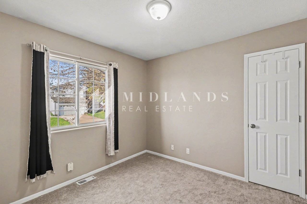 11612 Monroe St - Photo 6 of 15