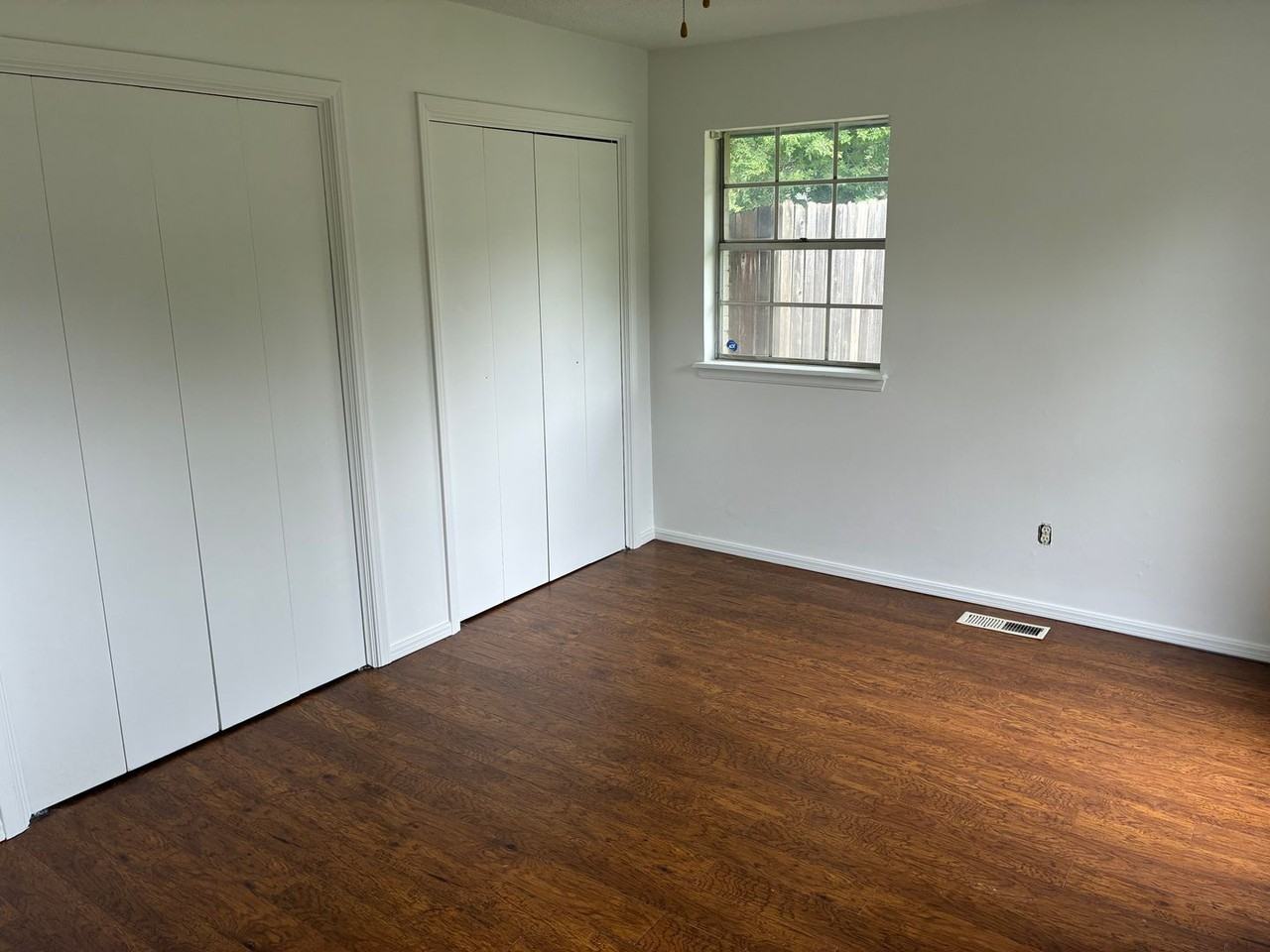 1903 Burnt Oak St - Photo 2 of 15