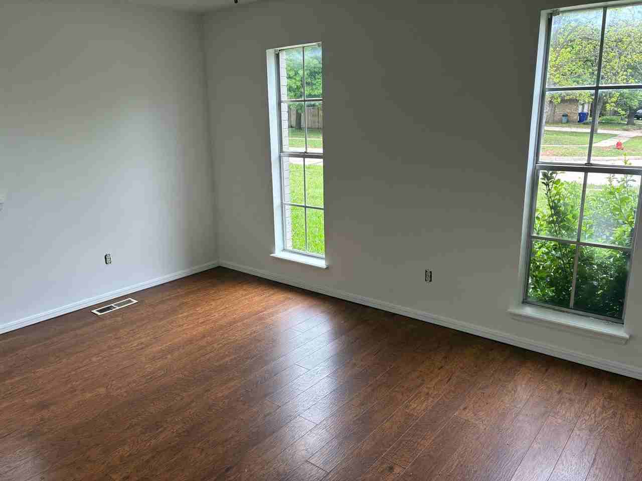 1903 Burnt Oak St - Photo 3 of 15