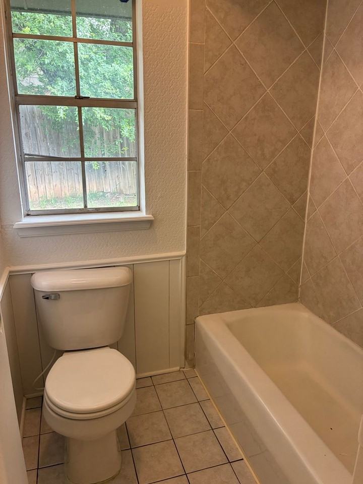 1903 Burnt Oak St - Photo 4 of 15