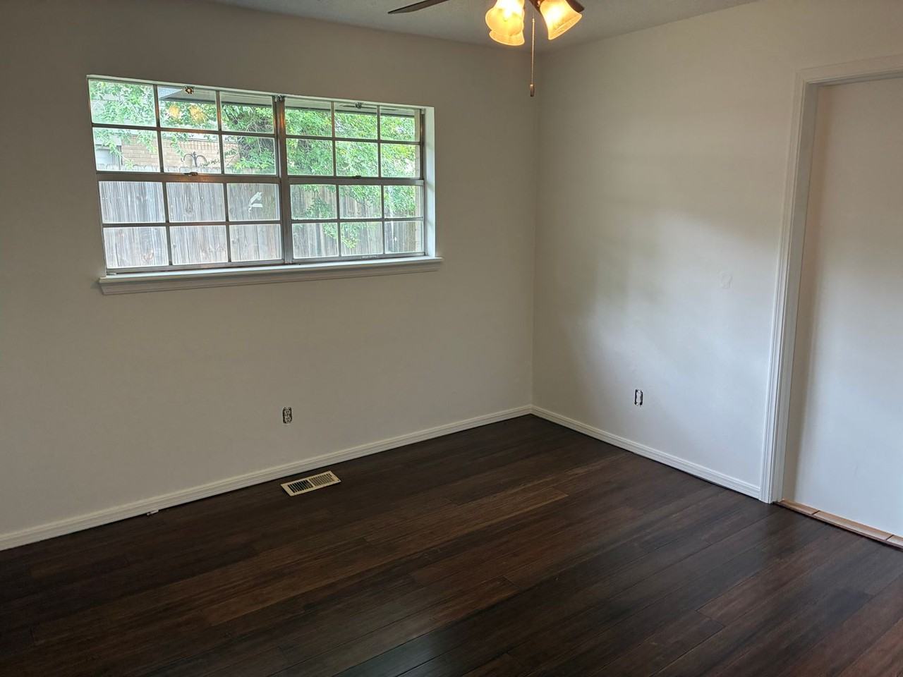 1903 Burnt Oak St - Photo 6 of 15