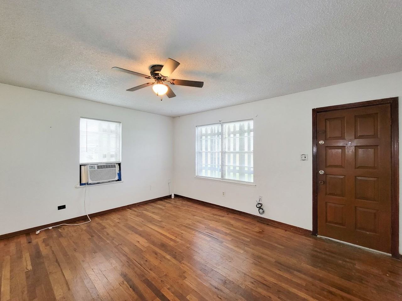 409 N Parrish St - Photo 2 of 27