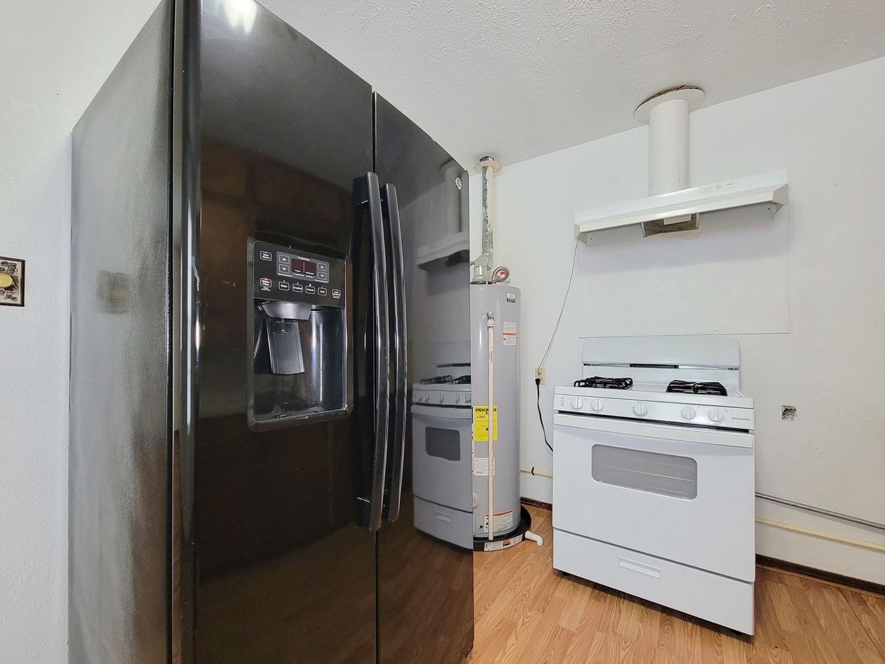 409 N Parrish St - Photo 4 of 27