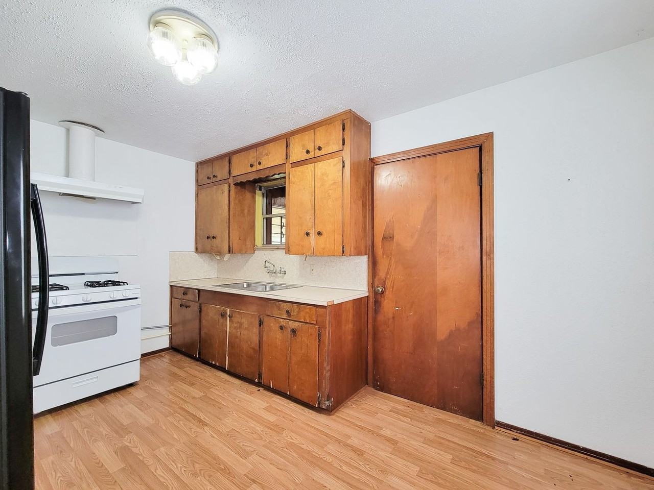 409 N Parrish St - Photo 5 of 27