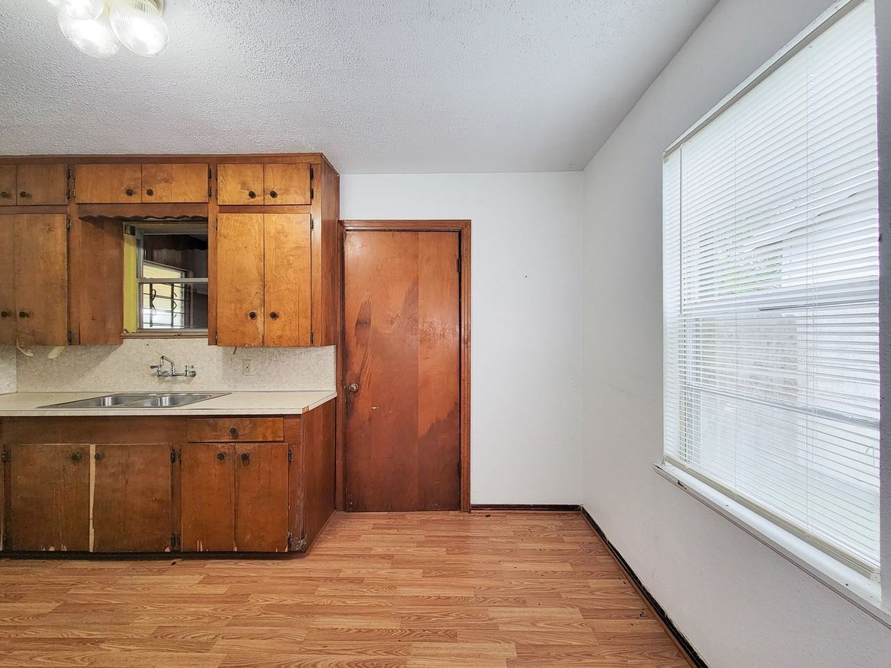 409 N Parrish St - Photo 7 of 27