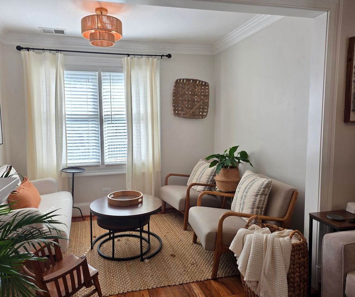 2076 Anderson Dr Se - Photo 4 of 27