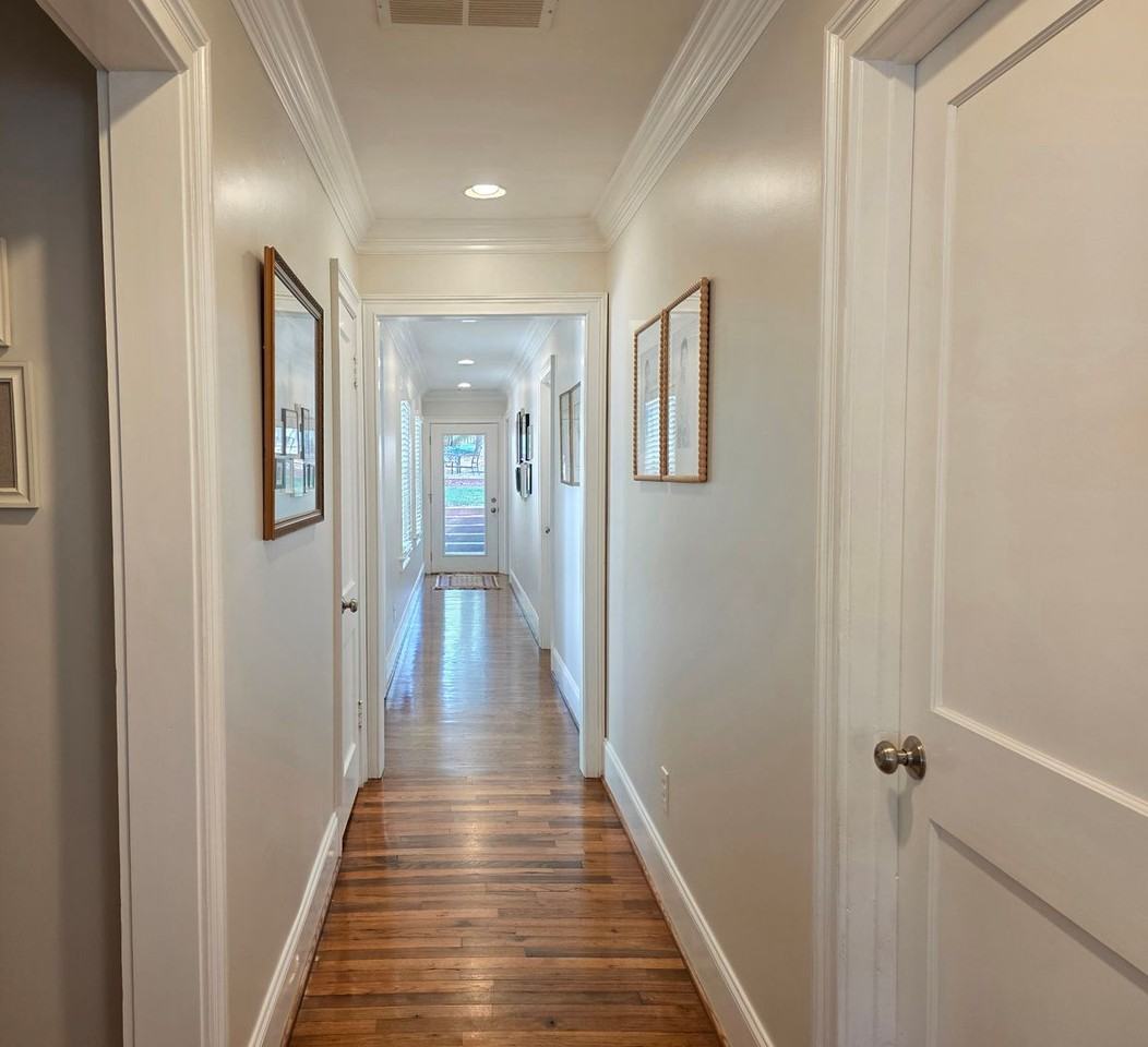 2076 Anderson Dr Se - Photo 5 of 27