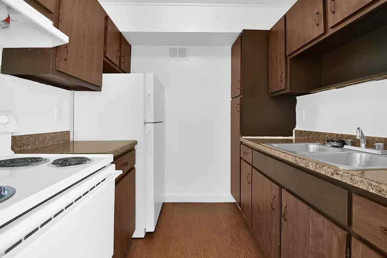 The Stratford Apartments - Photo 7 of 21