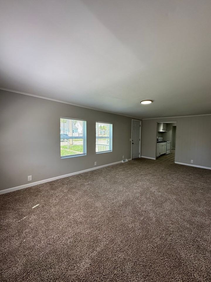 2108 S Grant St - Photo 7 of 32