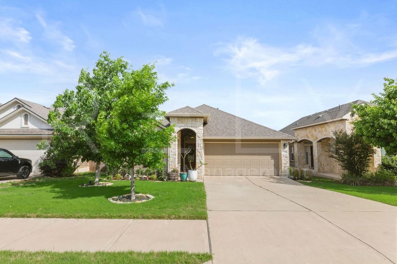 5809 Scenic Lake Dr - Photo 2 of 48