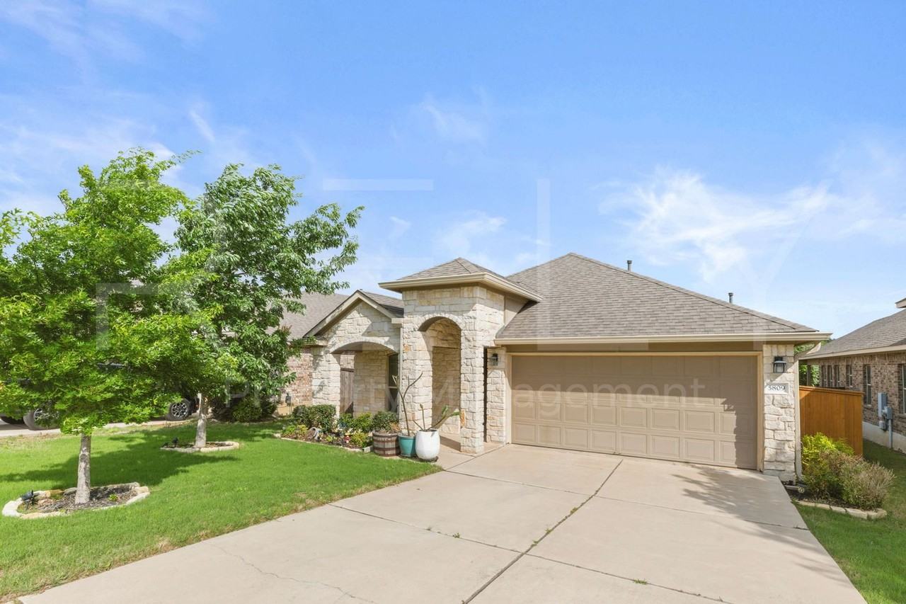 5809 Scenic Lake Dr - Photo 3 of 48