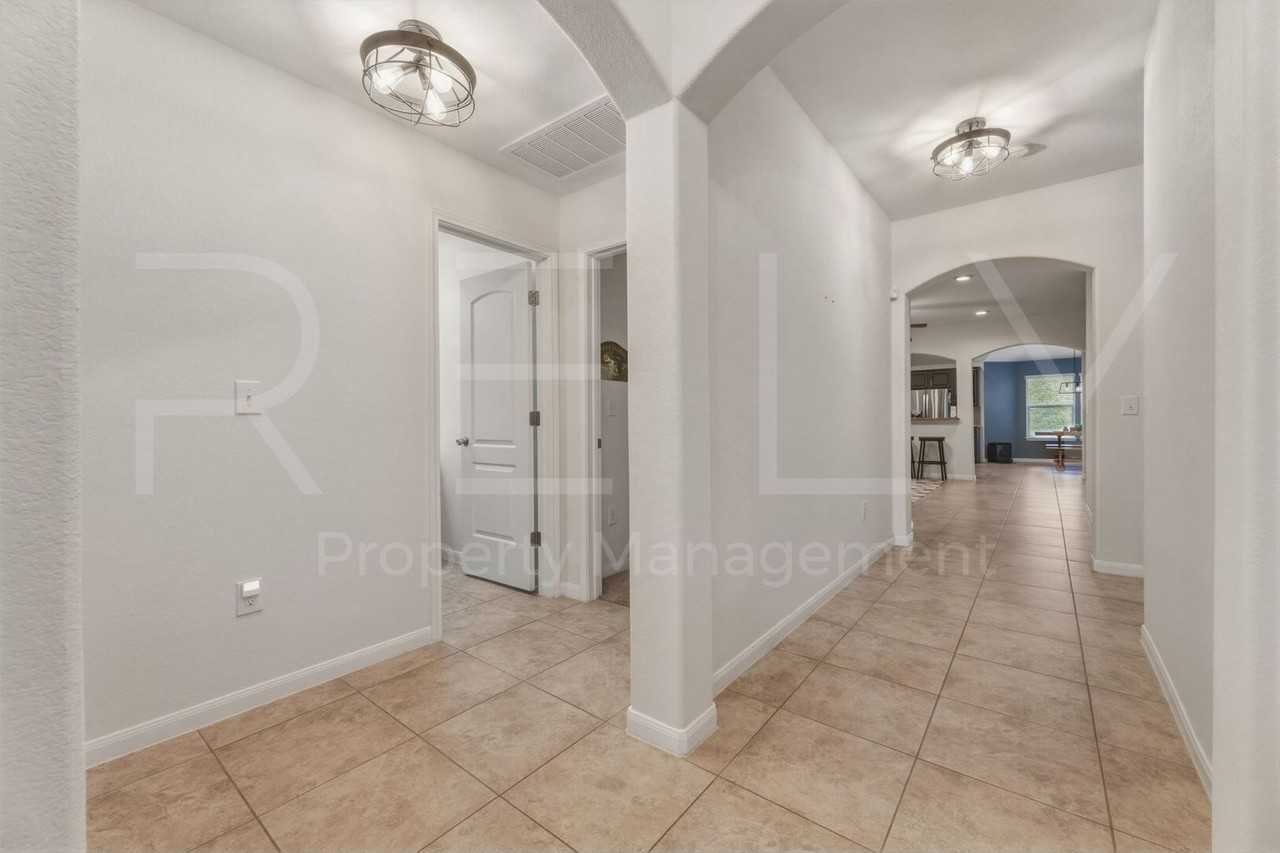 5809 Scenic Lake Dr - Photo 5 of 48