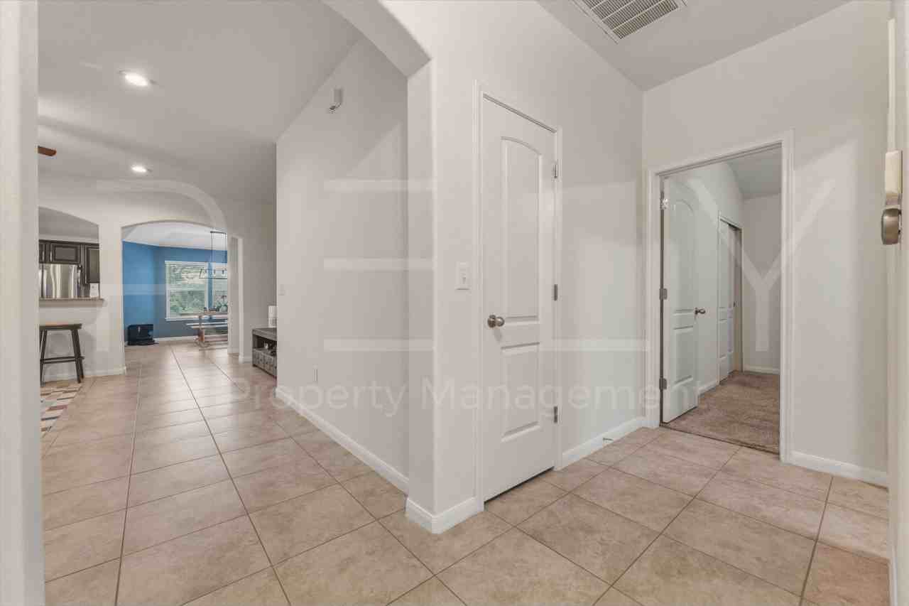 5809 Scenic Lake Dr - Photo 6 of 48