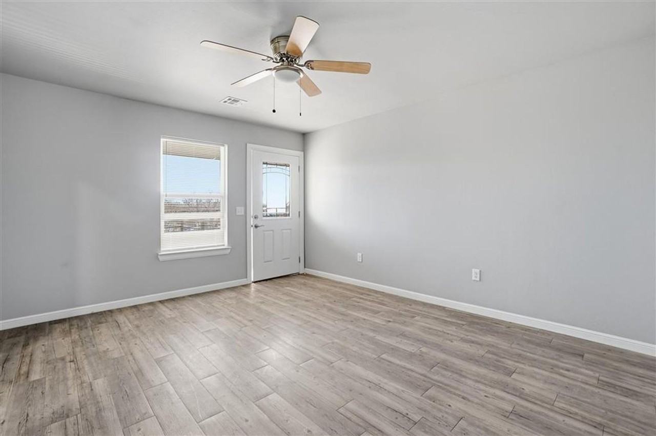 207 W C Ave - Photo 2 of 19