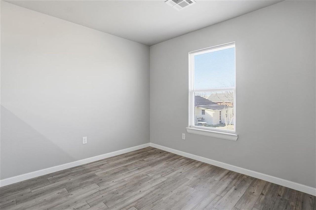 207 W C Ave - Photo 3 of 19