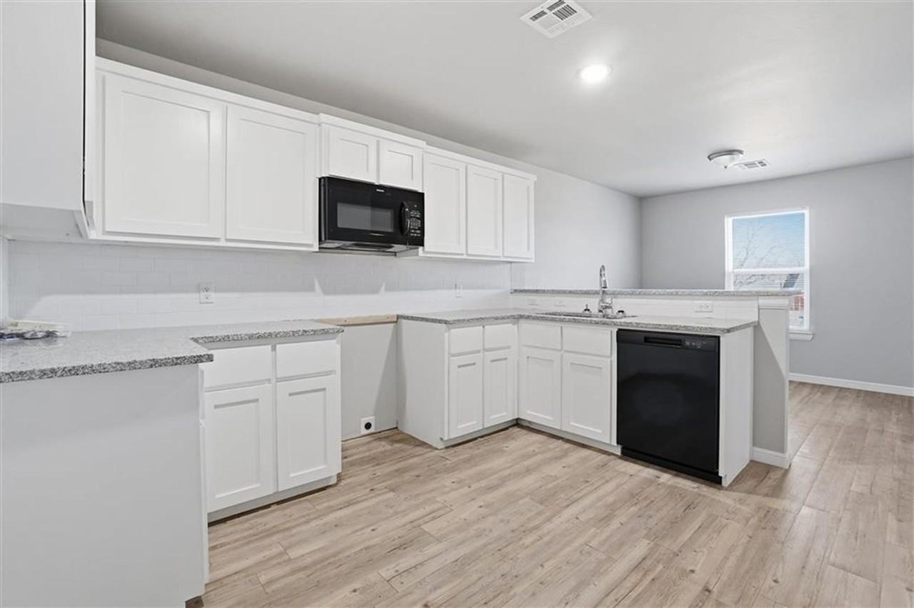 207 W C Ave - Photo 6 of 19