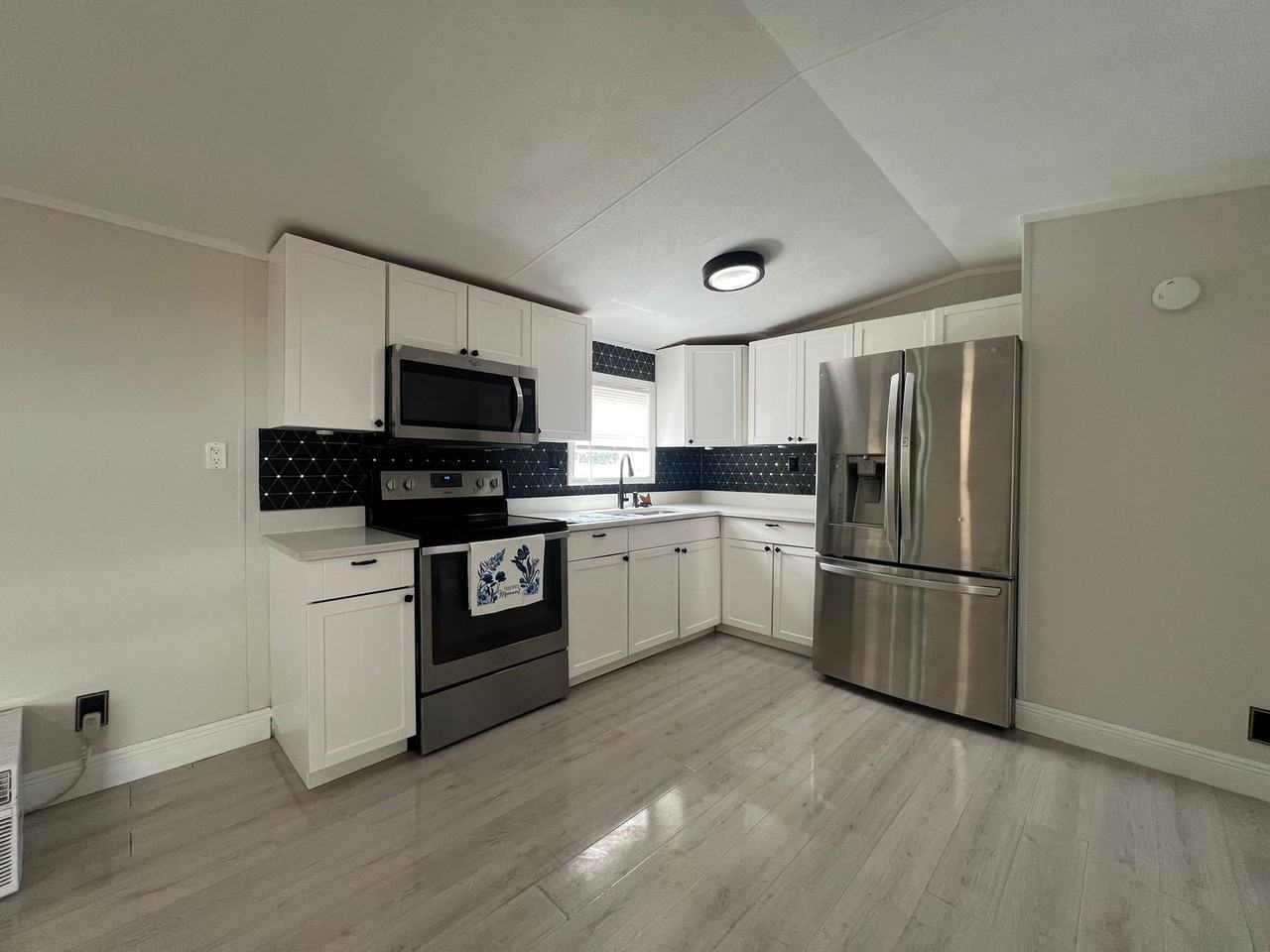 3230 Anthony Dr - Photo 4 of 25