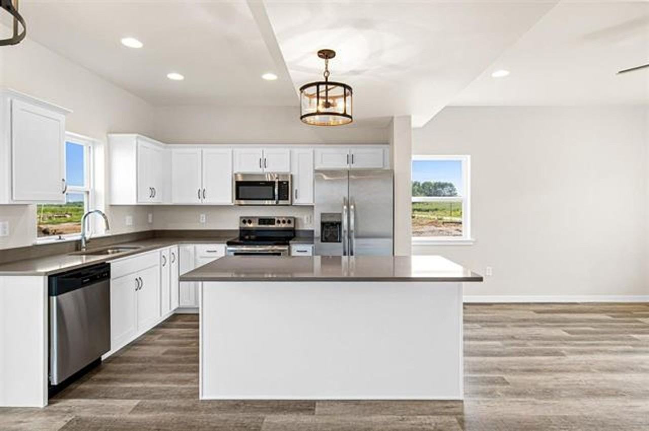 1664 Aspen Ct - Photo 6 of 20