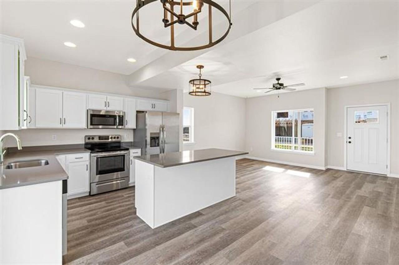 1664 Aspen Ct - Photo 7 of 20