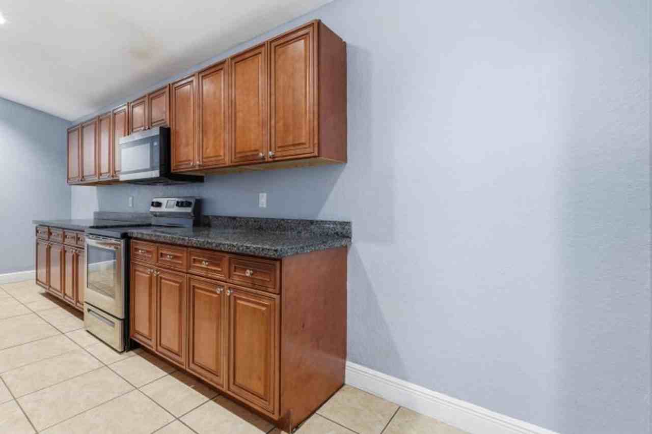 1029 Staghorn St - Photo 3 of 16