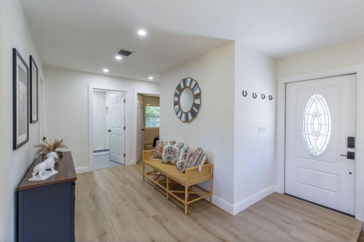 16932 W Aintree Dr - Photo 4 of 19