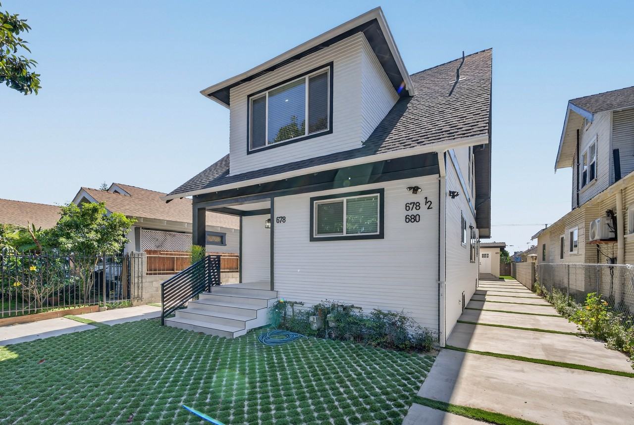 678 E 45th St #1 - Photo 2 of 21