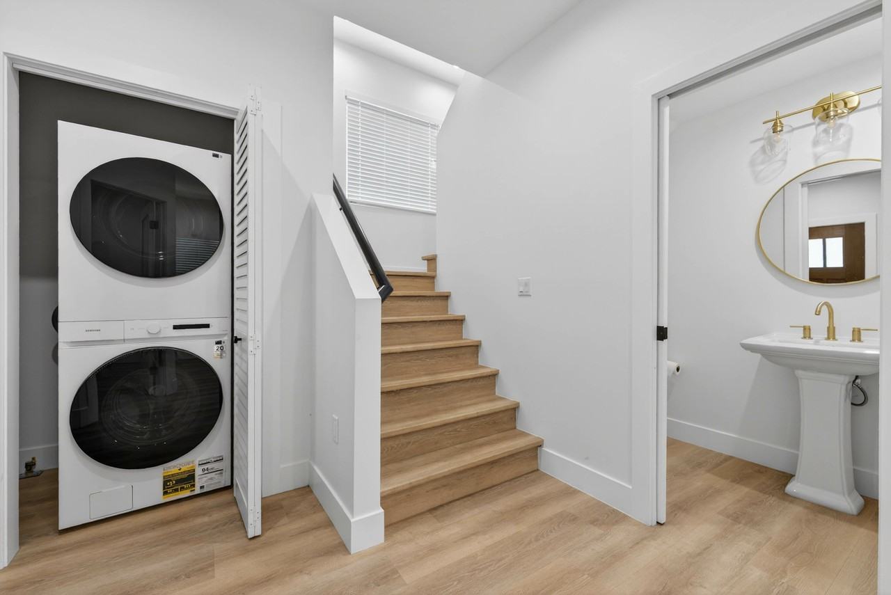 678 E 45th St #1 - Photo 3 of 21