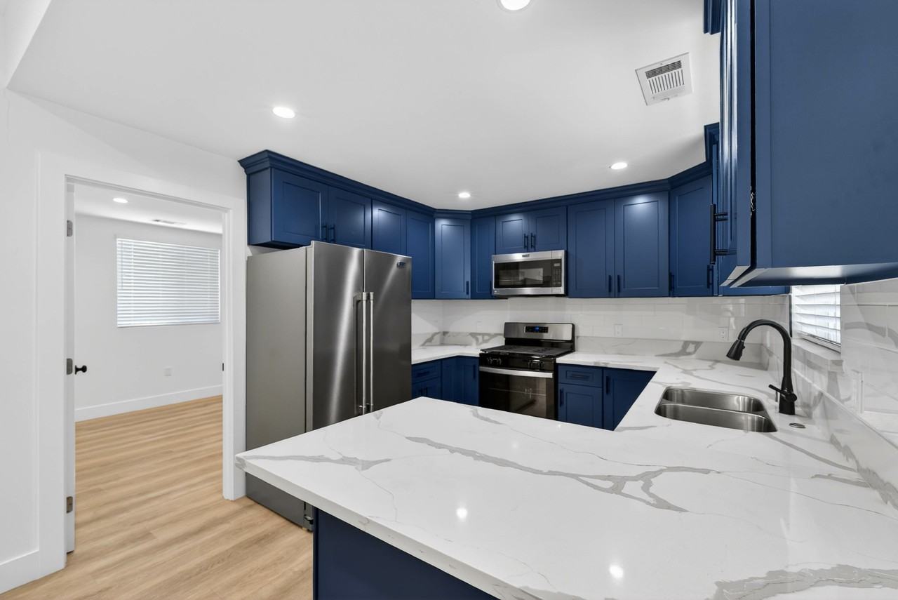 678 E 45th St #1 - Photo 7 of 21