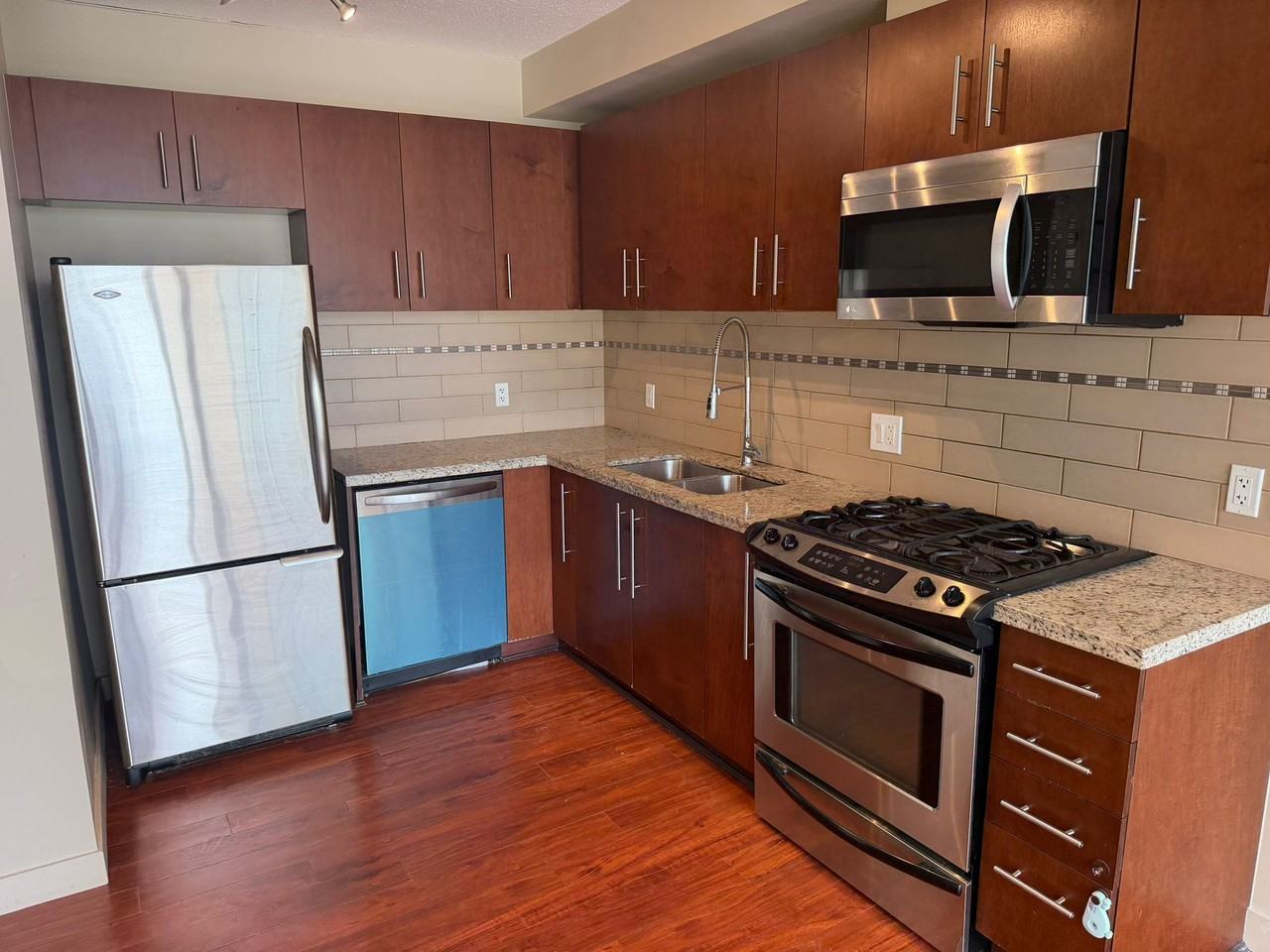 8280 Lansdowne Rd - Photo 3 of 9