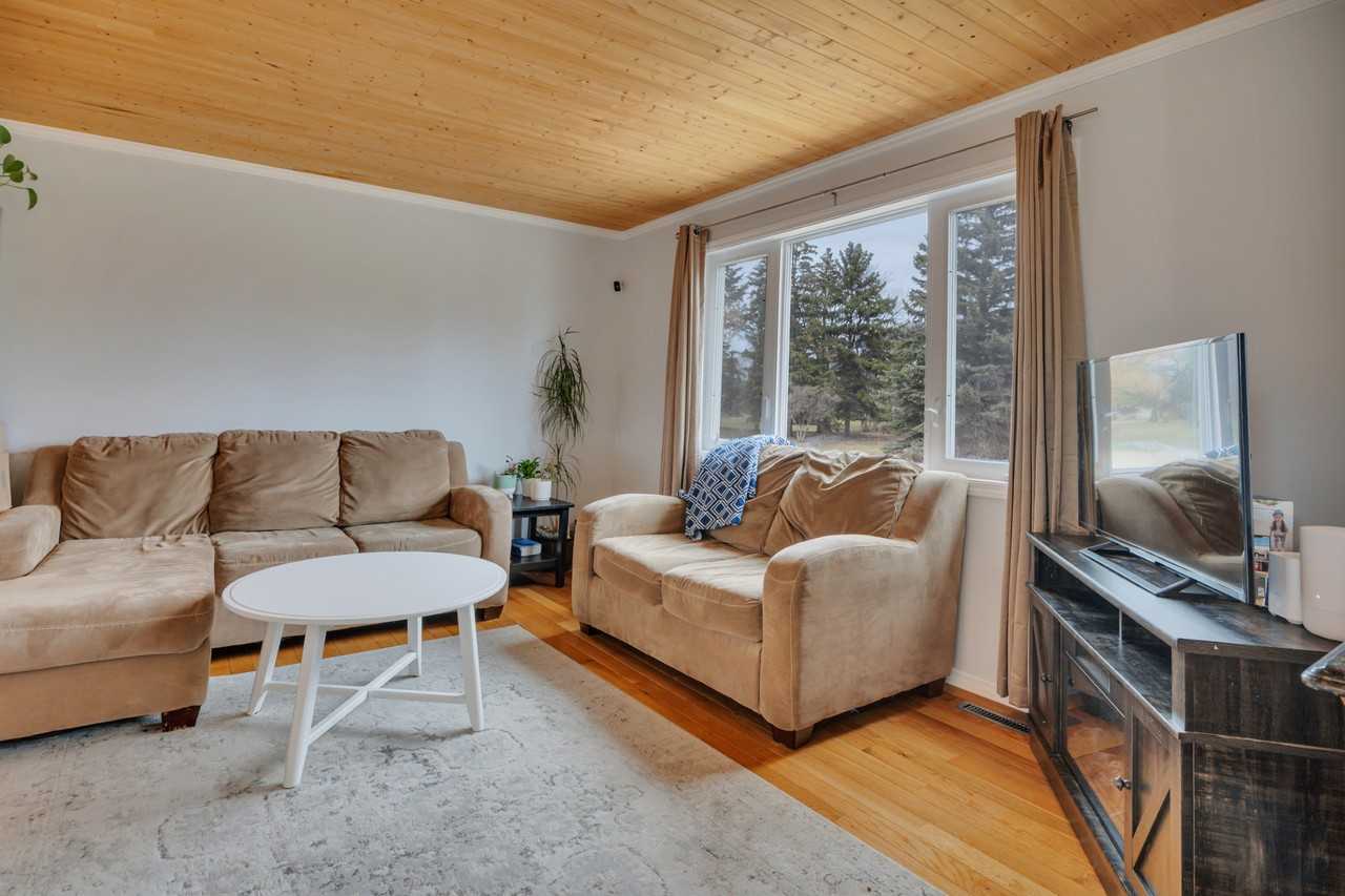 6803 135 Ave Nw - Photo 3 of 33