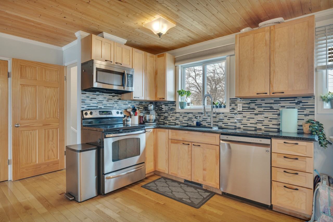 6803 135 Ave Nw - Photo 6 of 33