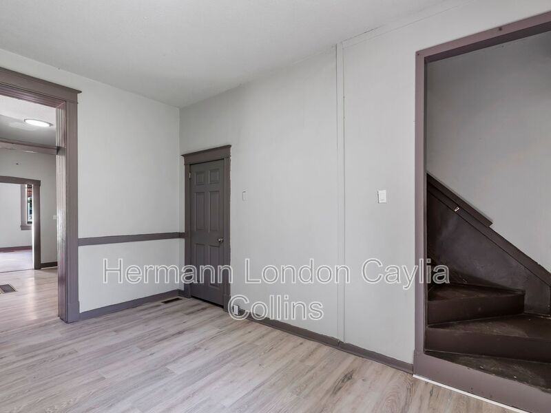 214 W Steins St #216 - Photo 2 of 16