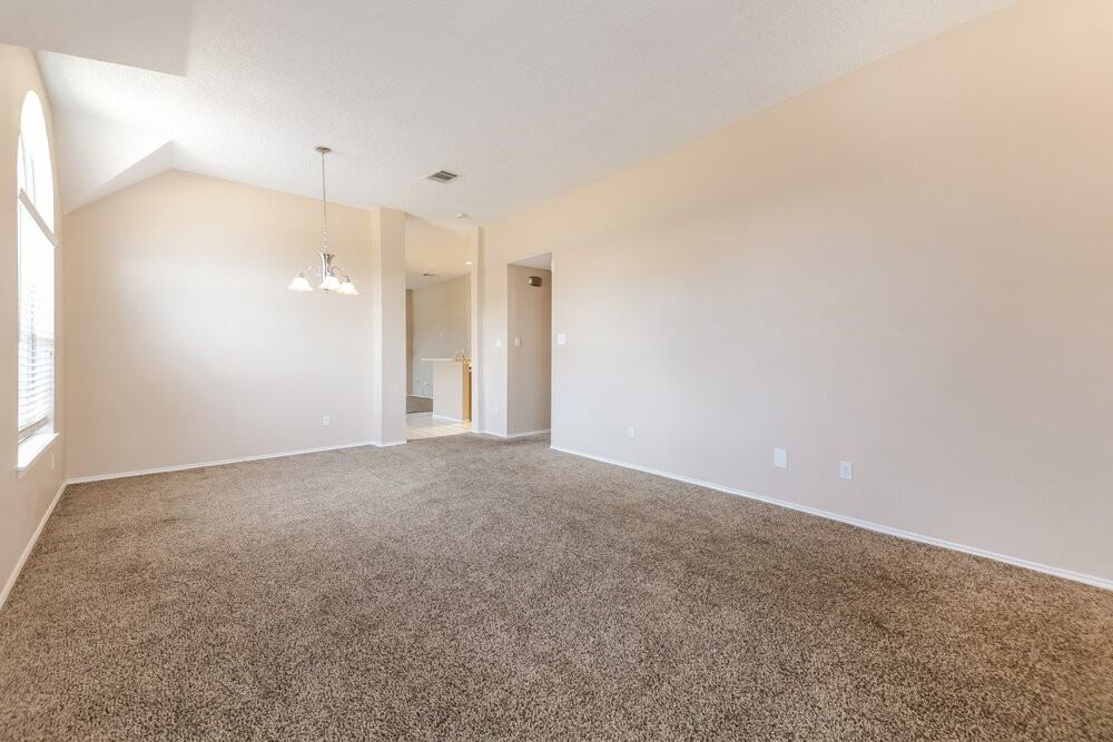 1110 Pin Oak Ln - Photo 5 of 18