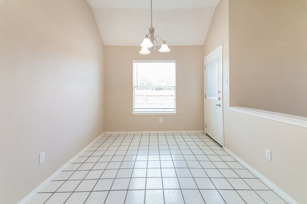 1110 Pin Oak Ln - Photo 6 of 18