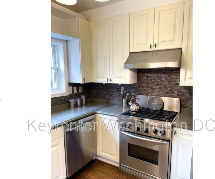 242 Emerson St Nw #NW - Photo 2 of 16