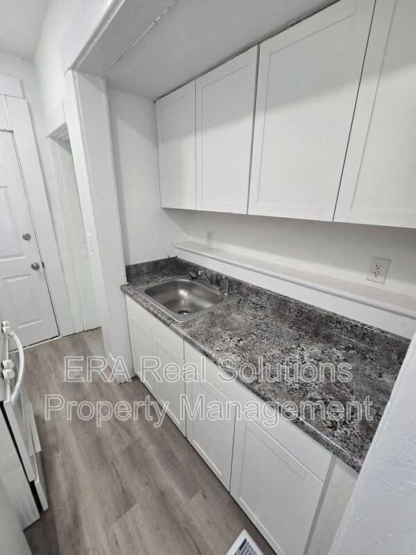 950 Mcallister Ave - Photo 7 of 12