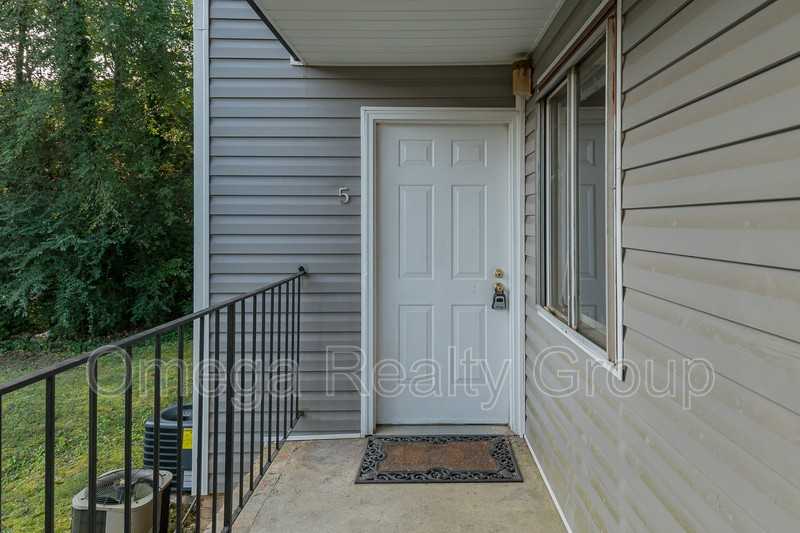 1700 14th Ave E #5 - Photo 5 of 24