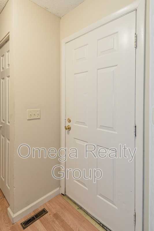 1700 14th Ave E #5 - Photo 6 of 24