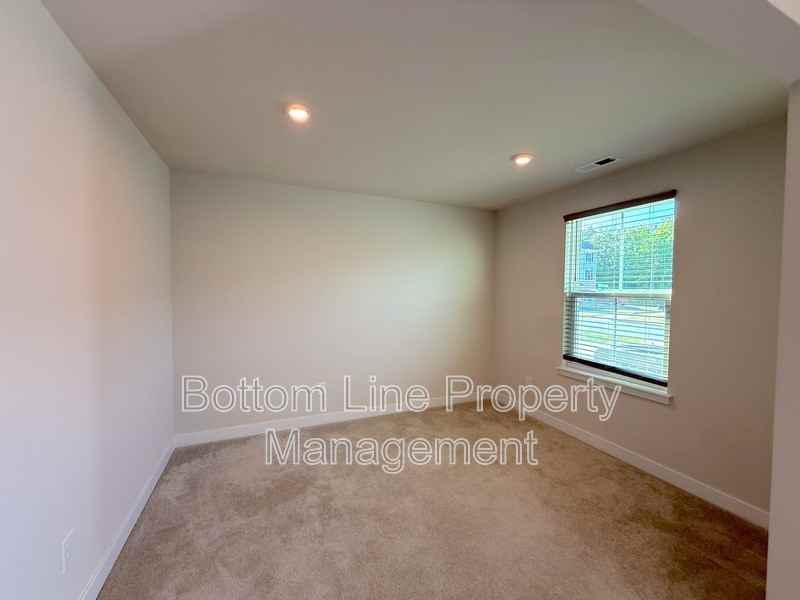 1612 Aspire St - Photo 4 of 26