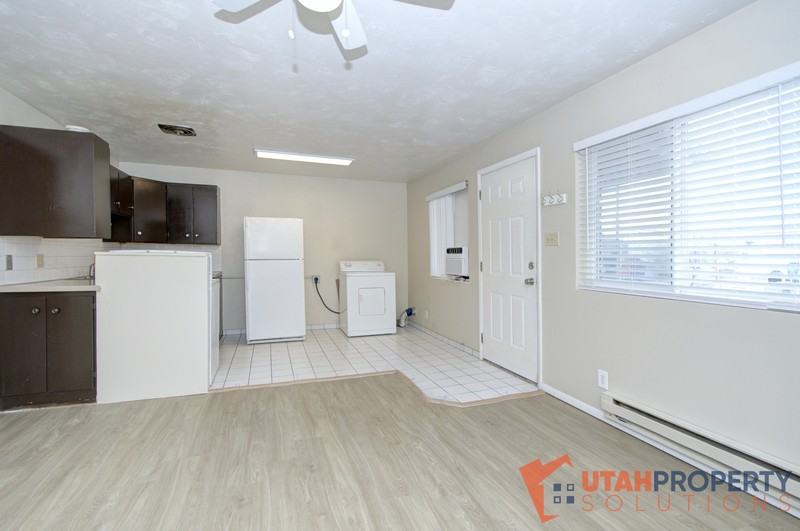 4951 S Center St #4 - Photo 4 of 12