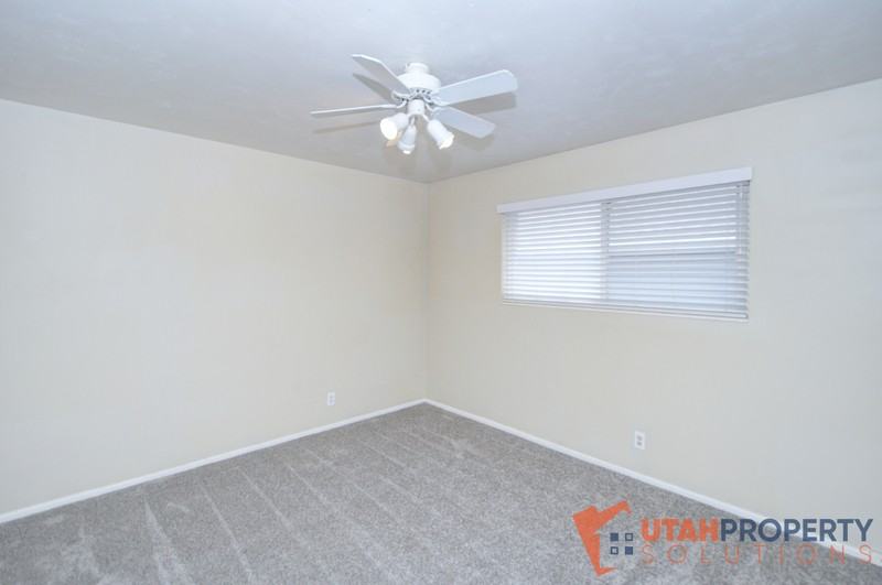 4951 S Center St #4 - Photo 7 of 12