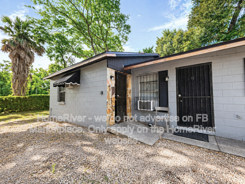 3405 N 34th St #C - Photo 2 of 13