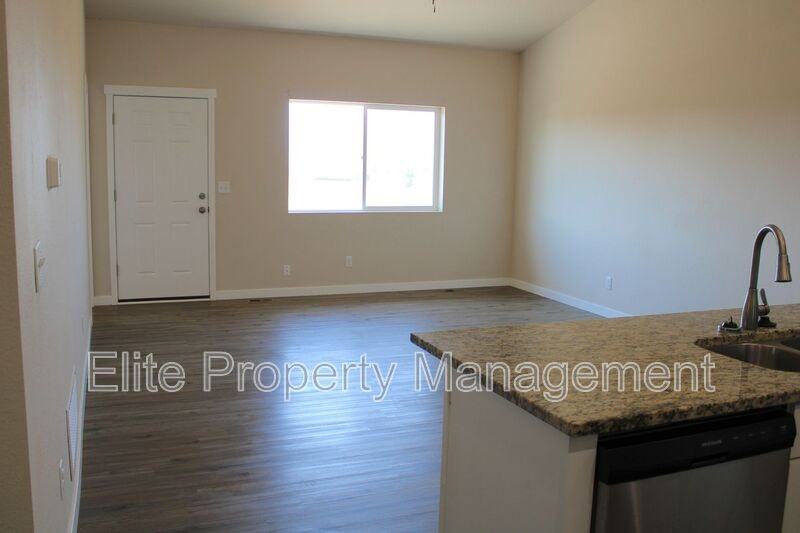 318 W Coral Dr - Photo 2 of 13